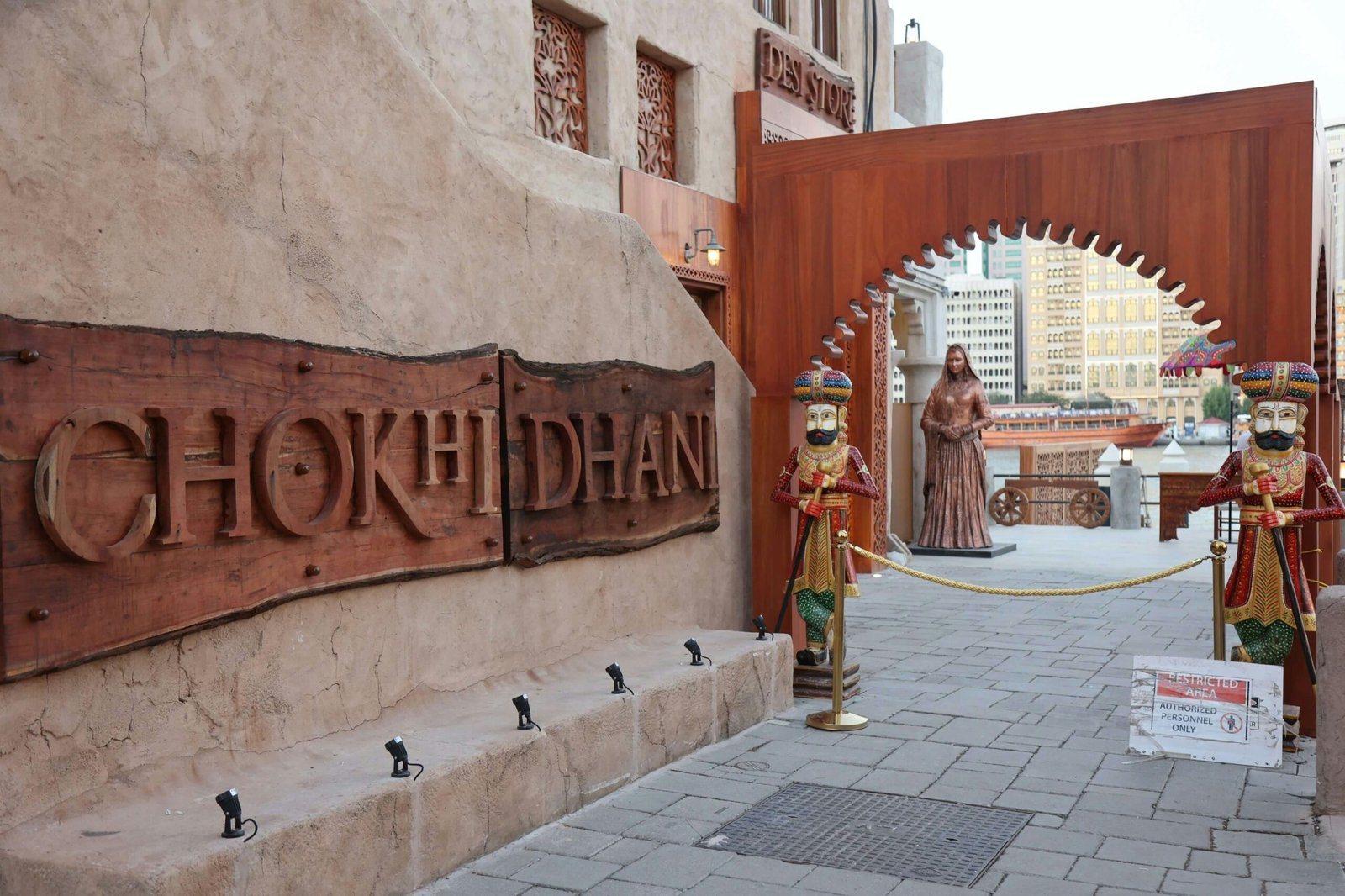 a couple of statues that are standing in front of a building